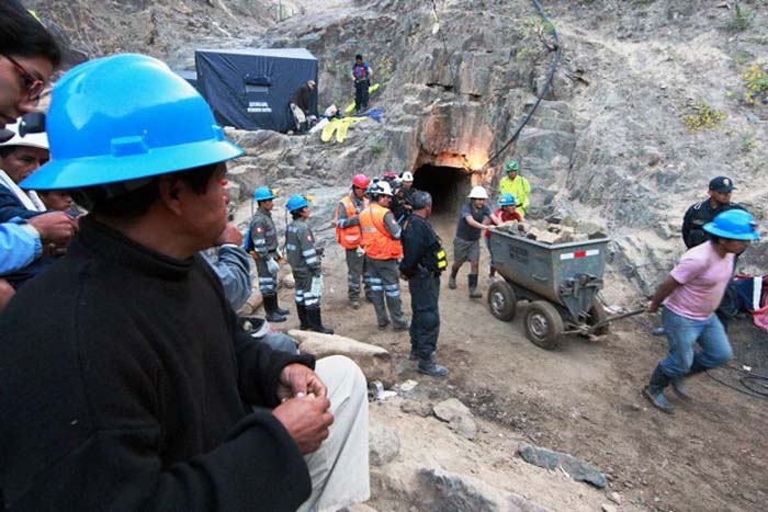 Mineros ilegales invaden concesiones mineras formales en regiones